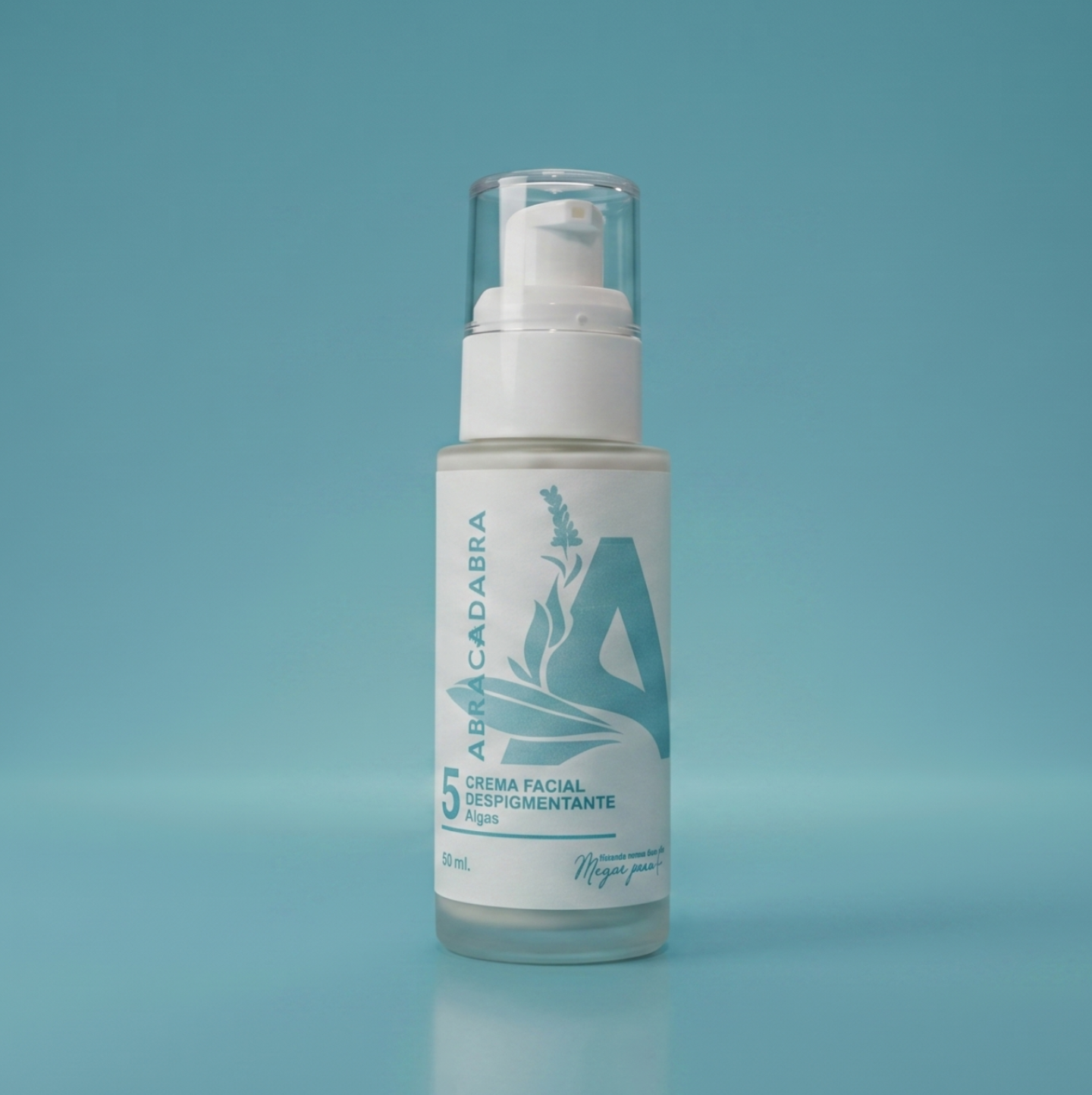 Esta crema despigmentante (50ml) de uso nocturno reduce manchas, unifica el tono y revitaliza tu piel, brindando una nutrición profunda sin dejar sensación grasa.
Fórmula natural y efectiva: Enriquecida con activos botánicos y vitaminas, regula la producción de melanina para despigmentar de manera progresiva y mejorar la luminosidad de tu piel.